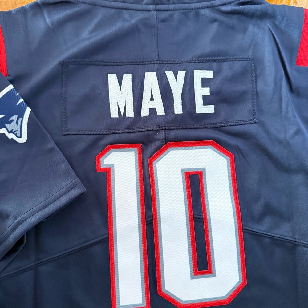 Drake Maye New England Patriots jersey Women’s Large
